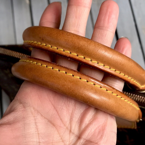 Louis Vuitton Alma in monogram canvas - Picture 11 of 15